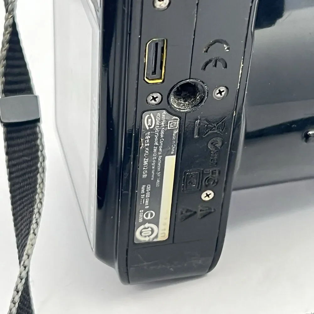 Kodak Z8612 IS Easy Share 8.1MP 12x Zoom Camera w/ Case & Charger- Works Great!